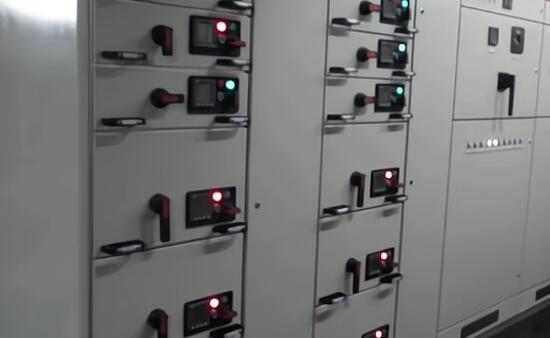 電氣設(shè)備的外殼應(yīng)有什么防護(hù)措施？